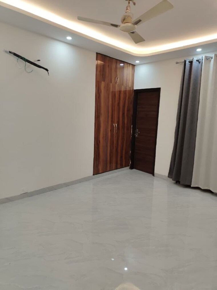 Room, unitech-south-city-ii 3 Bedroom 360 Sq.Yd. Builder Floor In Sector 50 Gurgaon 9757656