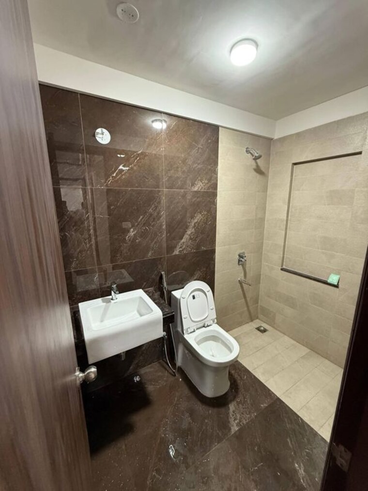 Bathroom, embassy-one-thane 2 Bedroom 1100 Sq.Ft. Apartment In Panch Pakhadi Thane 9757705