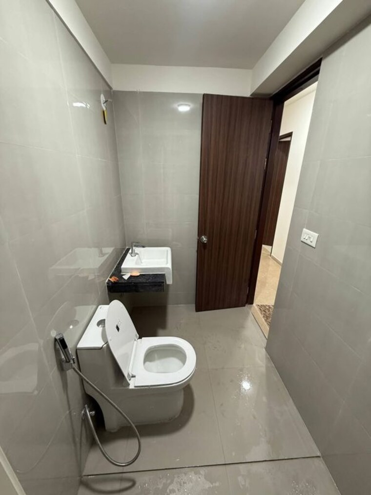 Bathroom, embassy-one-thane 2 Bedroom 1100 Sq.Ft. Apartment In Panch Pakhadi Thane 9757705