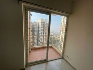 Room in 2 BHK Apartment at Amrapali Golf Homes, Sector 4 Greater Noida – for Rent
