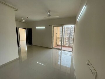 Room in 2 BHK Apartment at Amrapali Golf Homes, Sector 4 Greater Noida – for Rent