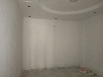 Room in 3 BHK Builder Floor at Dwarka Mor – for Sale