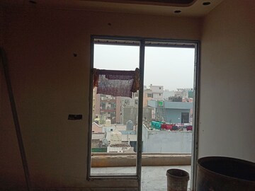Room in 3 BHK Builder Floor at Dwarka Mor – for Sale