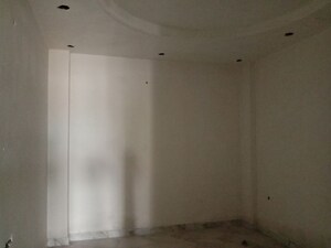 Room in 3 BHK Builder Floor at Dwarka Mor – for Sale