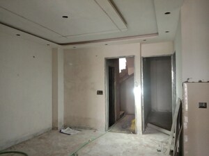 Room in 3 BHK Builder Floor at Dwarka Mor – for Sale