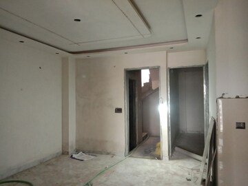 Room in 3 BHK Builder Floor at Dwarka Mor – for Sale