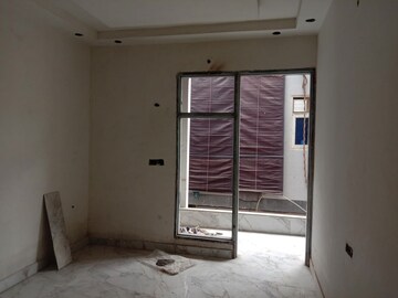 Room in 3 BHK Builder Floor at Dwarka Mor – for Sale