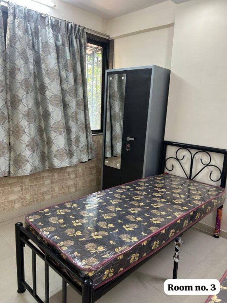 Room, malad-chs Pg For Boys In Malad East 9703777