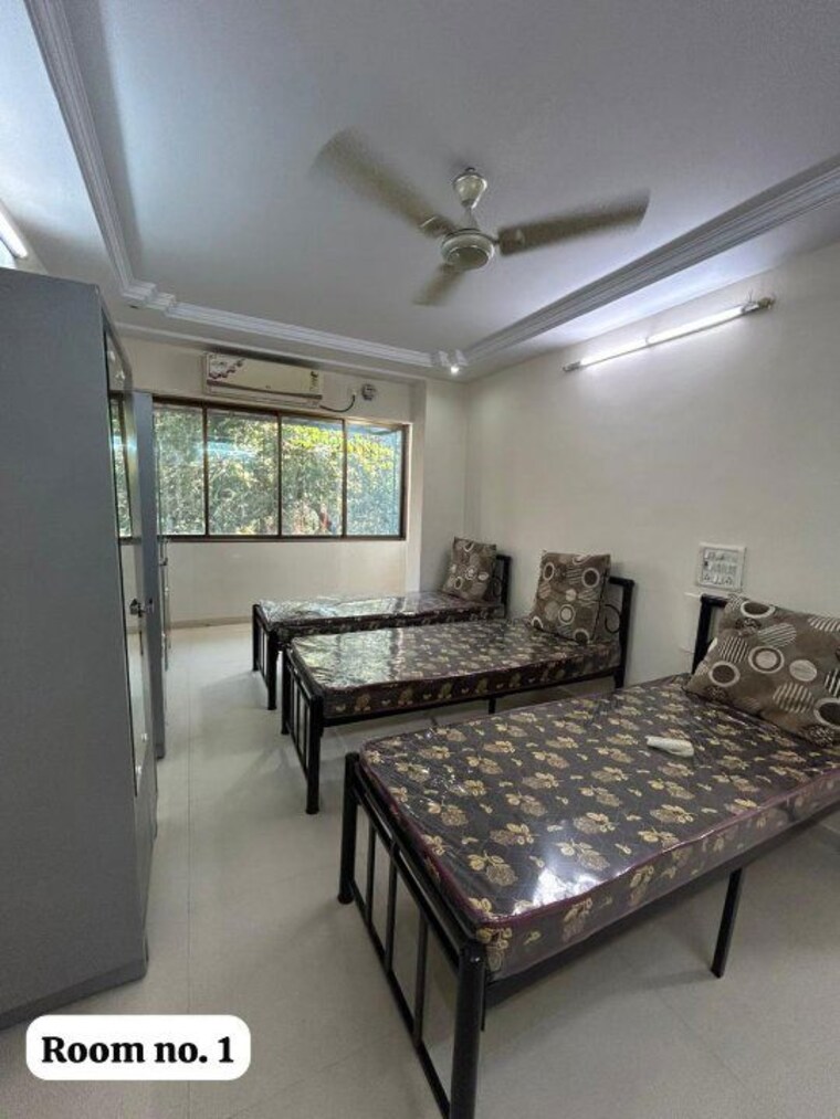 Room, malad-chs Pg For Boys In Malad East 9703777