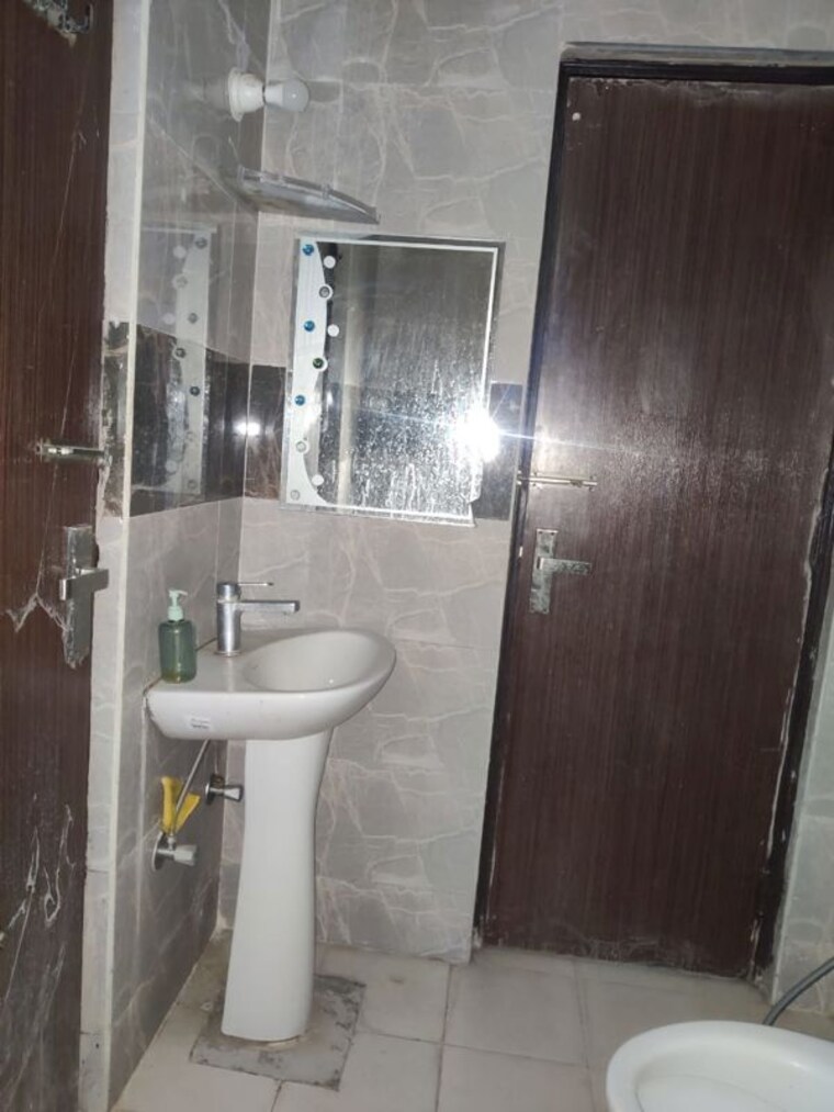 Bathroom, amrapali-golf-homes 3 Bedroom 1595 Sq.Ft. Apartment In Sector 4 Greater Noida Greater Noida 9757776
