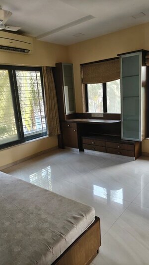 Room in 3 BHK Apartment at Kalpataru Residency Mumbai, Sion – for Rent