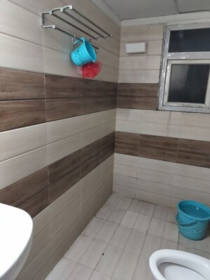 Bathroom in 2.5 BHK Apartment at Amrapali Golf Homes, Sector 4 Greater Noida – for Rent