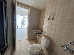 Bathroom in 2.5 BHK Apartment at Amrapali Golf Homes, Sector 4 Greater Noida – for Rent