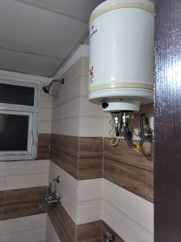 Bathroom in 2.5 BHK Apartment at Amrapali Golf Homes, Sector 4 Greater Noida – for Rent