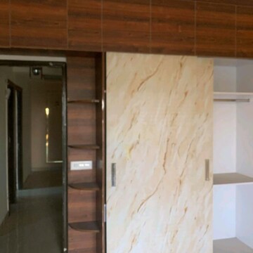 Room in 2 BHK Apartment at Gaur City 7th Avenue, Sector 4 Greater Noida – for Rent