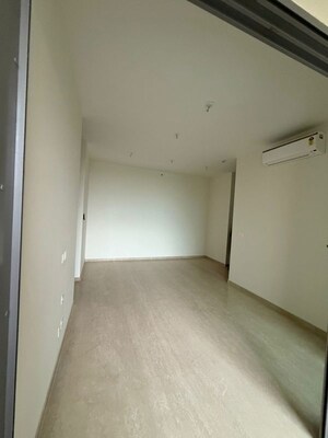 Room in 2 BHK Apartment at Piramal Mahalaxmi, Mahalaxmi – for Rent