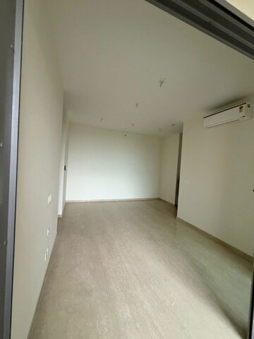 Room in 2 BHK Apartment at Piramal Mahalaxmi, Mahalaxmi – for Rent