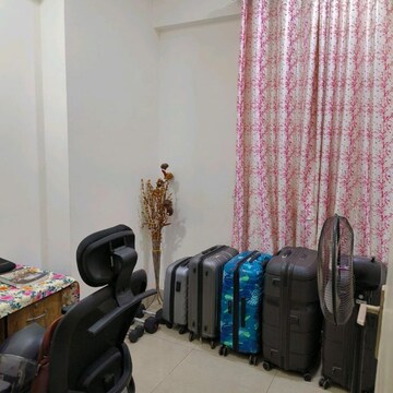 Room in 2 BHK Apartment at Gaur City 4th Avenue, Gaur City 1 – for Rent
