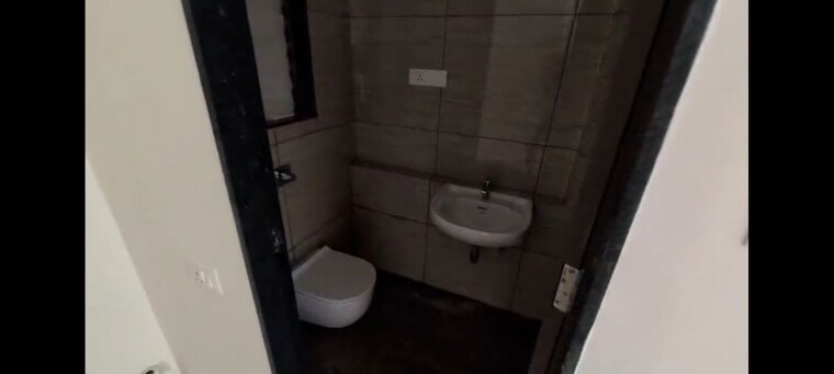 Bathroom, chandak-34-park-estate 2 Bedroom 600 Sq.Ft. Apartment In Goregaon West Mumbai 9757807