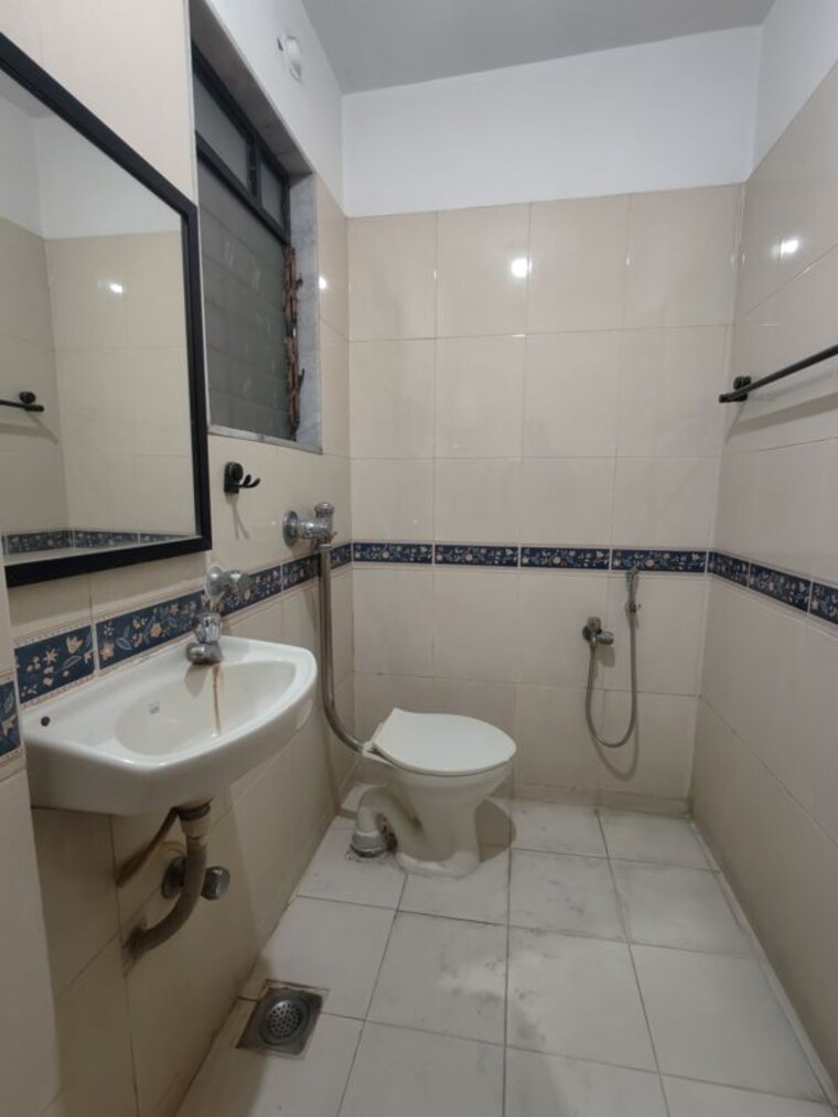 Bathroom, raunak-unnathi-gardens 2 Bedroom 750 Sq.Ft. Apartment In Pokhran Road No One Thane 9757833