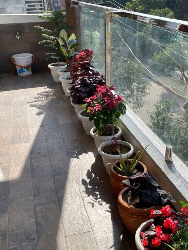 Room, vibhuti khand Pg For Girls In Vibhuti Khand 9757842