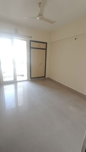 Room in 3 BHK Apartment at Sethi Max Royal, Sector 76 – for Rent