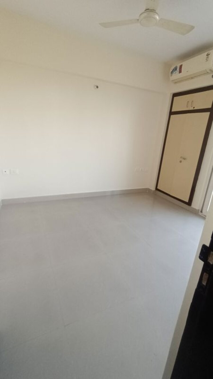 Room, sethi-max-royal 3 Bedroom 1440 Sq.Ft. Apartment In Sector 76 Noida 9757857