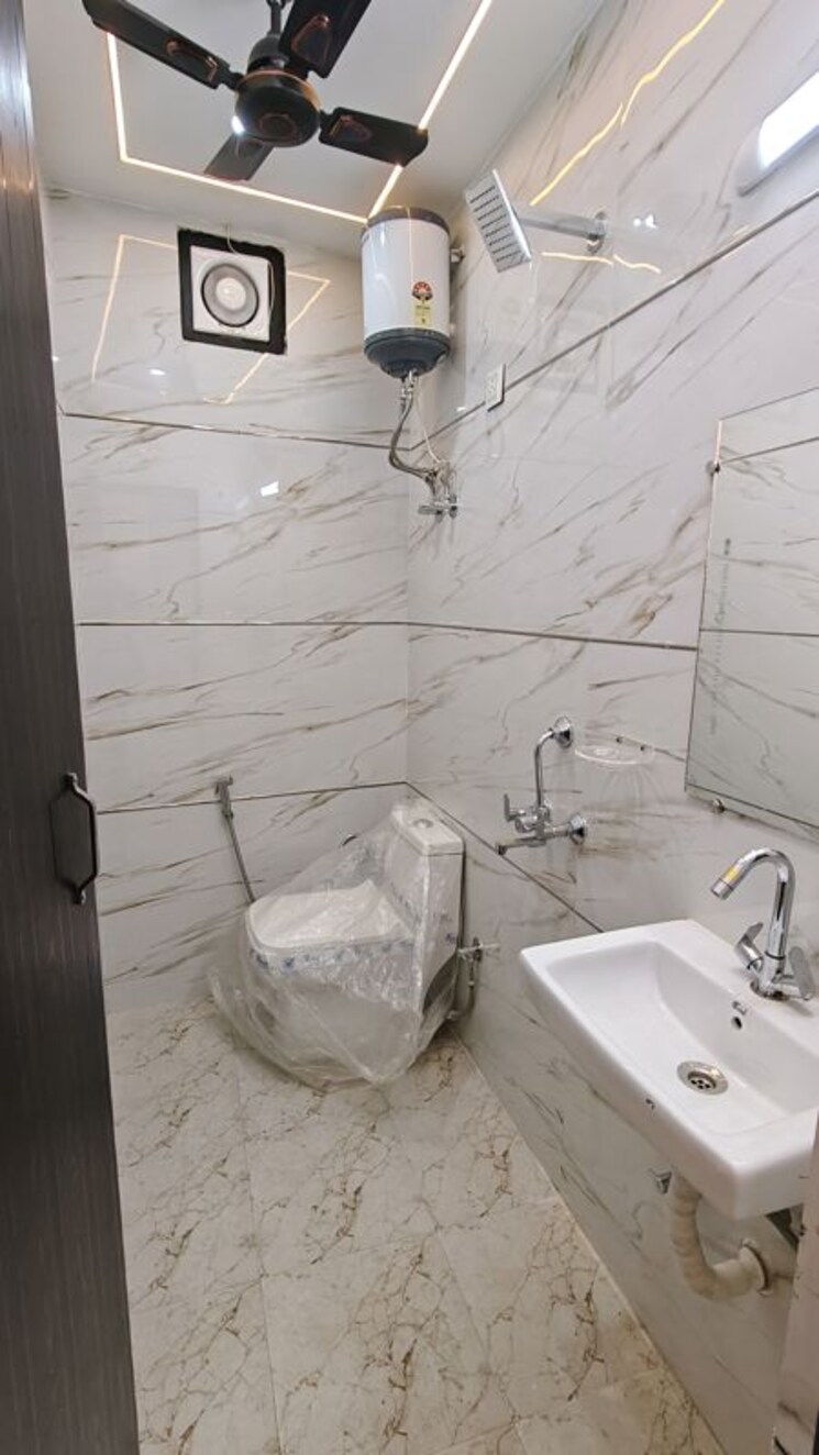 Bathroom, malviya nagar 2 Bedroom 800 Sq.Ft. Builder Floor In Malviya Nagar Delhi 9757860