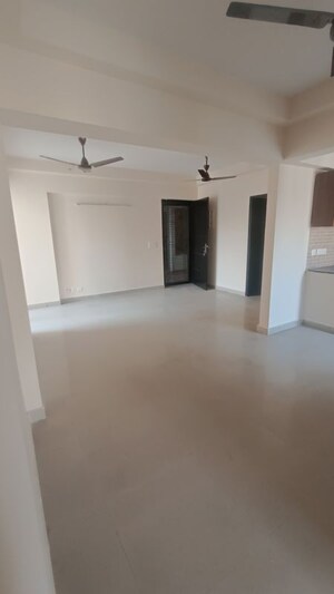 Room in 3 BHK Apartment at Sethi Max Royal, Sector 76 – for Rent