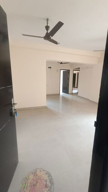 Room in 3 BHK Apartment at Sethi Max Royal, Sector 76 – for Rent