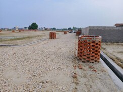 Plot For Sale in Jankipuram Extension