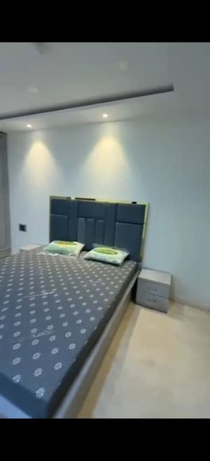 Bedroom in 5 BHK Apartment at Raunak Viraj Tower , Pokhran Road No Two – for Rent