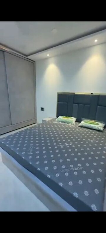 Bedroom in 5 BHK Apartment at Raunak Viraj Tower , Pokhran Road No Two – for Rent