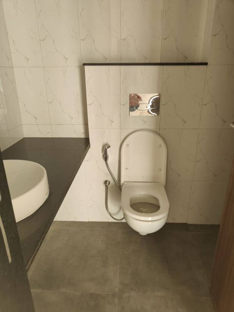 Bathroom, lodha-amara 3 Bedroom 1350 Sq.Ft. Apartment In Kolshet Road Thane 9757735