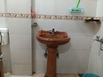Bathroom in 1.5 BHK Independent House at Sector 49 – for Rent