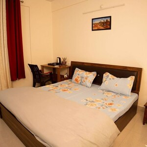 Bedroom in  Pg at Gomti Nagar – for Rent