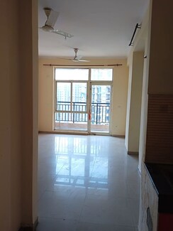 3 BHK + Extra Room Apartment For Rent in Omaxe R2