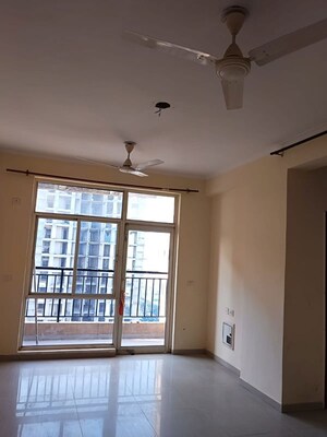 Room in 2 BHK Apartment at Omaxe Residency, Gomti Nagar – for Rent