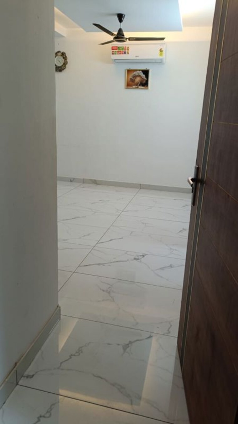 Room, dhakoli 3 Bedroom 148 Sq.Yd. Builder Floor In Dhakoli Zirakpur 9758015