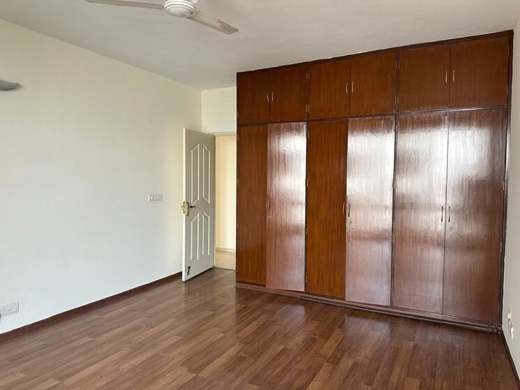 Room, dlf-westend-heights 4 Bedroom 2700 Sq.Ft. Apartment In Sector 53 Gurgaon 9758030