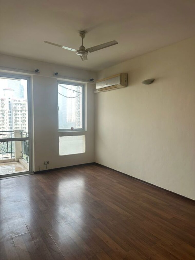 Room, dlf-westend-heights 4 Bedroom 2700 Sq.Ft. Apartment In Sector 53 Gurgaon 9758030