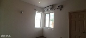 Room in 3 BHK Apartment at Dhoot Time Residency, Sector 63 – for Rent