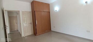 Room in 3 BHK Apartment at Dhoot Time Residency, Sector 63 – for Rent