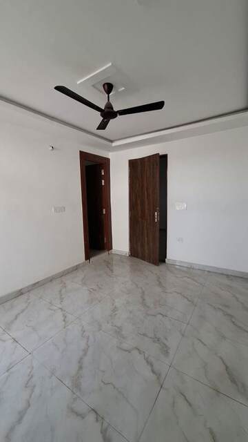 Room in 3 BHK Villa at Sector 10 Greater Noida – for Sale