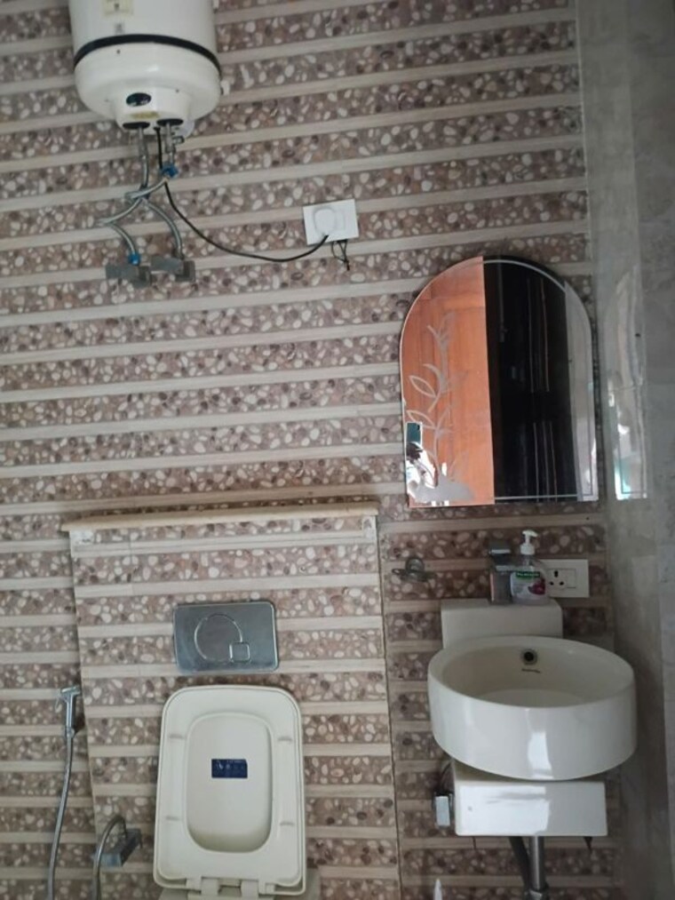 Bathroom, sector 51 3 Bedroom 1900 Sq.Ft. Builder Floor In Sector 51 Gurgaon 9758065