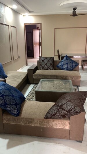 Living Room in 3 BHK Builder Floor at Sector 51 – for Rent