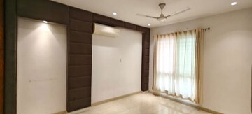 Room in 4 BHK Apartment at Niharika Skyline, Manikonda – for Rent
