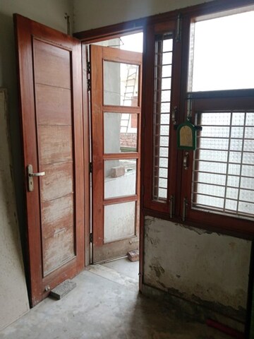 Room in 1 BHK Builder Floor at Ansals Sushant City – for Rent