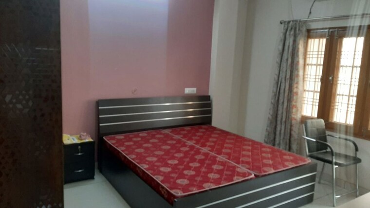 Room, gomti nagar Pg For Boys & Girls In Gomti Nagar 9758134