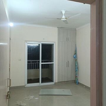 Room in 3 BHK Apartment at Gaurs Siddhartham, Siddharth Vihar – for Rent